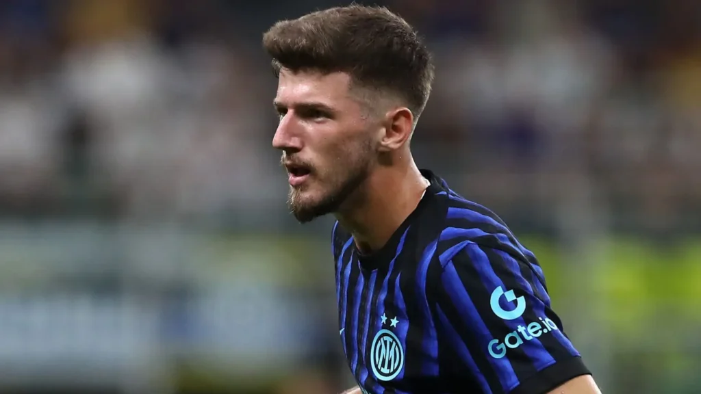 Petar Sucic con la maglia dell'Inter