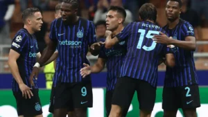 L’Inter esulta dopo la vittoria 3-0 contro lo Slavia Praga in Champions League, con gol di Lautaro Martínez e Dumfries (Foto: Getty Images)