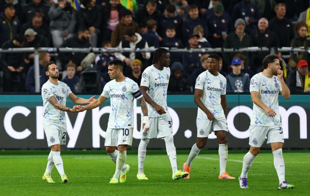 Giocatori dell’Inter festeggiano un gol contro l’Union Saint-Gilloise nella vittoria 4-0 di Champions League.
