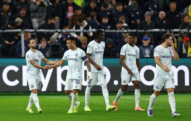 Giocatori dell’Inter festeggiano un gol contro l’Union Saint-Gilloise nella vittoria 4-0 di Champions League.