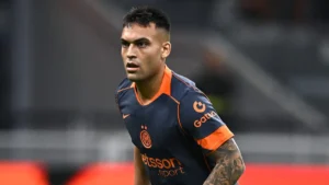 Lautaro con la maglia dell'Inter