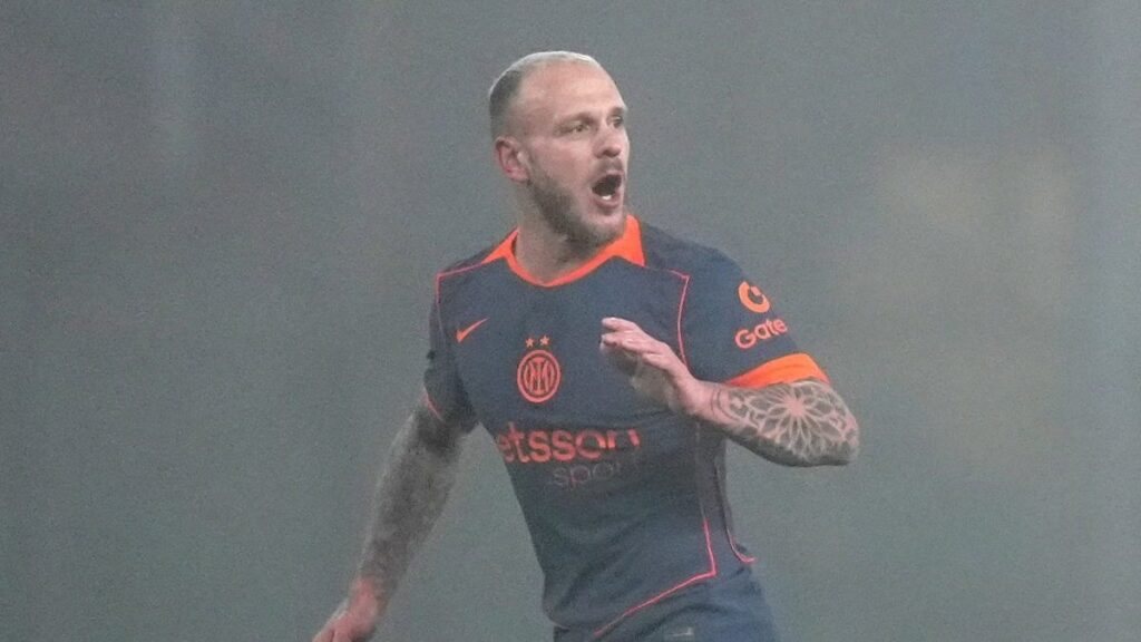 Dimarco con la maglia dell'Inter