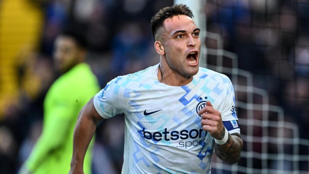 Lautaro con la maglia dell'Inter