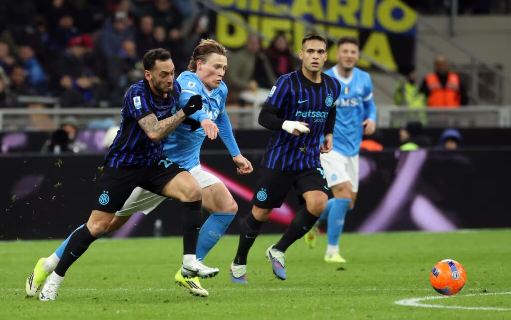 Calhanoglu e McTominay